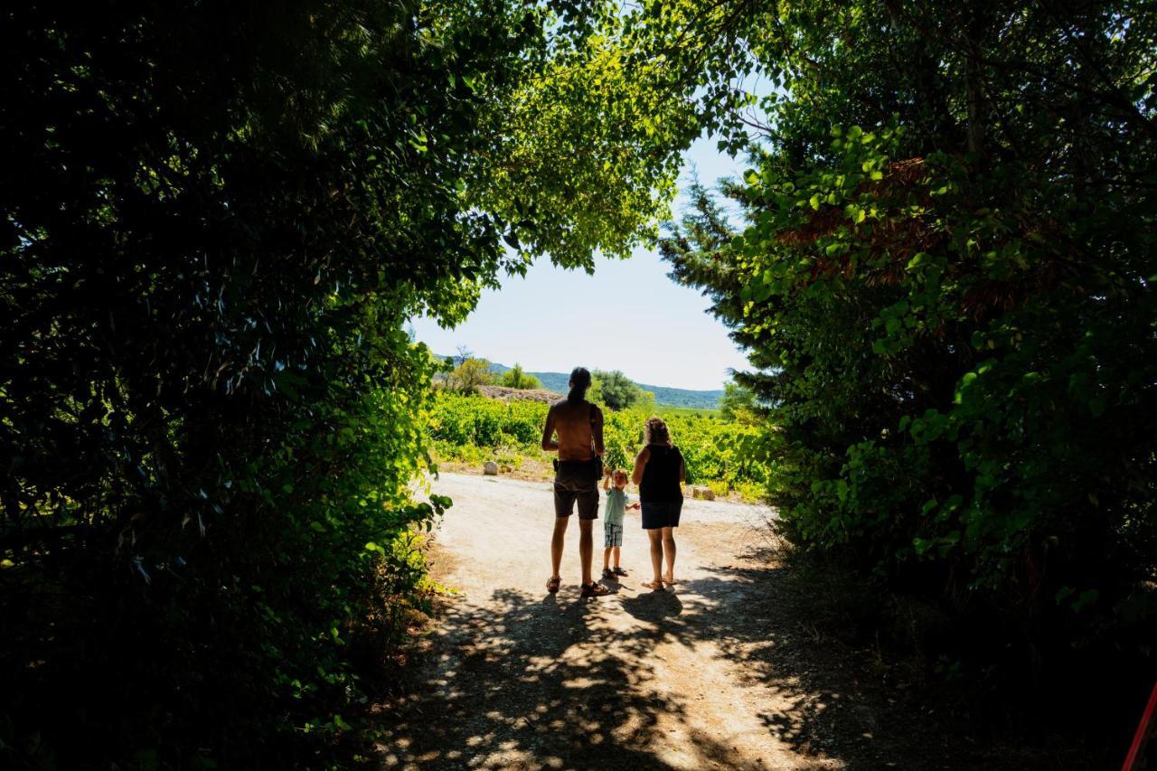 Camping La Peiriere Tuchan 外观 照片
