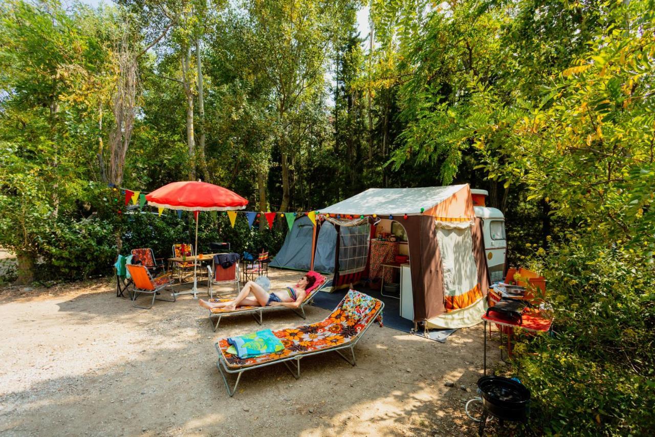 Camping La Peiriere Tuchan 外观 照片